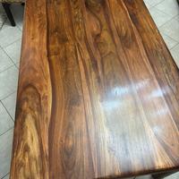 Tavolo in legno noce scuro