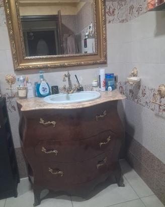 mobile bagno bombato