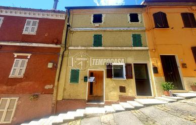 Casa indipendente su due livelli nel cuore del bor