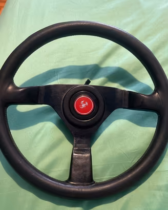 Volante Momo Ferrari originale 11/81.