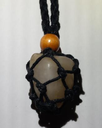 collana in corda con quarzo