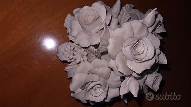 Composizione floreale in porcellana Capodimonte