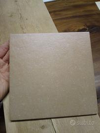 Gres porcellanato "beige" 20x20