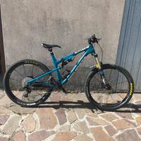 bicicletta biammortizzata rocky mountains