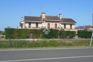 PORZIONE DI TRIFAMILIARE A COMACCHIO