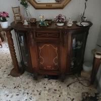 Mobile con vetrinette laterali