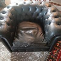 poltrona pelle nera Chesterfield 