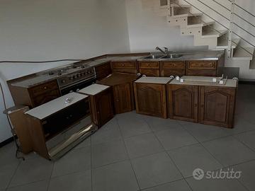 Cucina completa in legno con elettrodomestici - pr