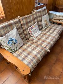 Divano tre posti più Poltrona