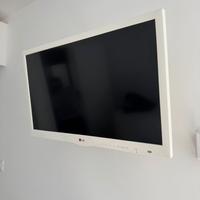 TV LG 26 pollici LED HD Ready + Supporto a parete