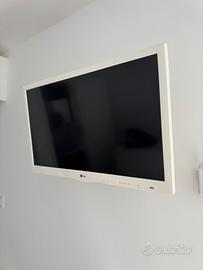 TV LG 26 pollici LED HD Ready + Supporto a parete