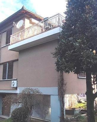 Villa di 320 m² con più di 5 locali a Broni