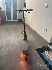 Monopattino elettrico 25km/h NINEBOT pieghevole