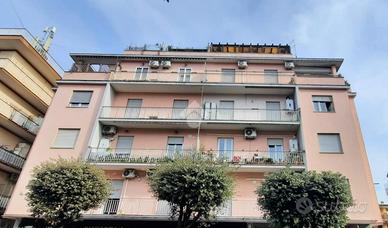 2 LOCALI A LADISPOLI