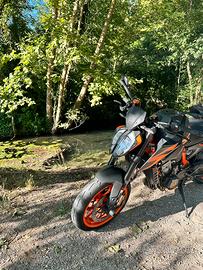 Duke 890R