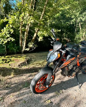 Duke 890R