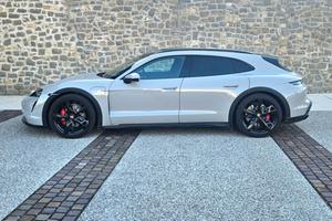 Porsche Taycan Cross Turismo 4S