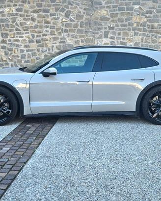 Porsche Taycan Cross Turismo 4S