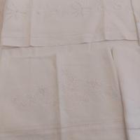 asciugamani in lino ricamate a mano