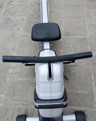 Vogatore attrezzatura palestra