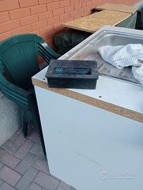 Contenitore per esca topicida