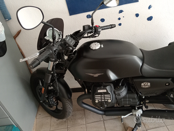 Moto Guzzi V7 Stone