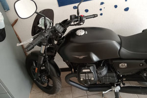 Moto Guzzi V7 Stone
