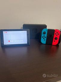 Nintendo Switch V2 Completa di Dock e Accessori