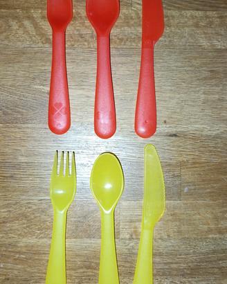 Posate di plastica arancioni e gialle Ikea 