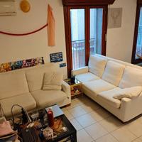 Coppia Divani in Tessuto Beige (3 posti + 2 posti)