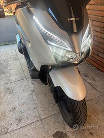 Honda Forza 300