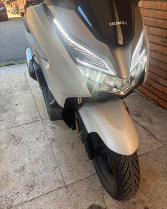 Honda Forza 300