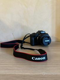 Macchina fotografica Canon EOS R100