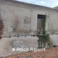 TERRENO CON RUDERE DA ABBATTERE E RISTRUTTURARE