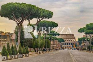 Palazzo / Stabile di 800 m² con più di 5 locali a 