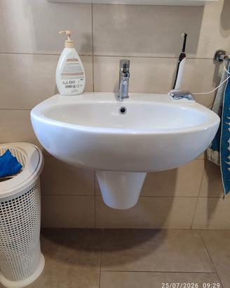 Lavabo semicolonna