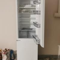 AEG
Frigorifero Elextrolux kbi281
