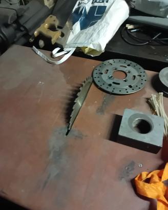 Sega da banco e tavolo in ferro per saldatura