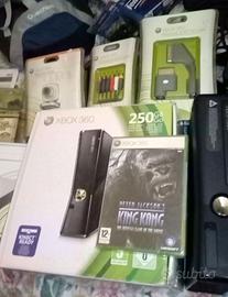 XBOX 360 TRE GIOCHI A SCELTA 25 BUNDLE HALO