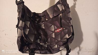 Borsa media a tracolla Eastpak