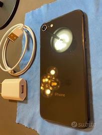 iPhone 8 64GB batteria 100%
