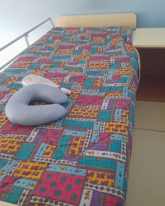 Letto a soppalco con armadio, scrivania e sedia - 