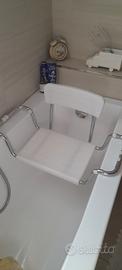 sedile per vasca da bagno con schienale. 