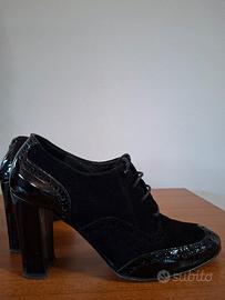 Scarpe stringate  nere,stile francesine.