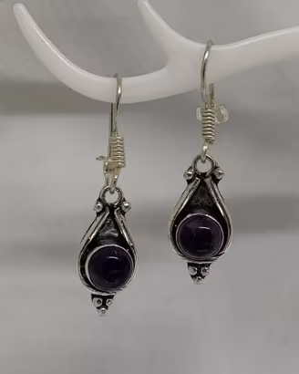 Orecchini con ametista naturale caboch