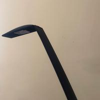 Lampada da tavolo anni '80 vintage iconica