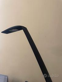 Lampada da tavolo anni '80 vintage iconica