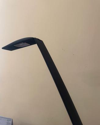 Lampada da tavolo anni '80 vintage iconica