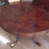 Tavolo rotondo e sedie antiquariato 