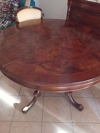 Tavolo rotondo e sedie antiquariato 